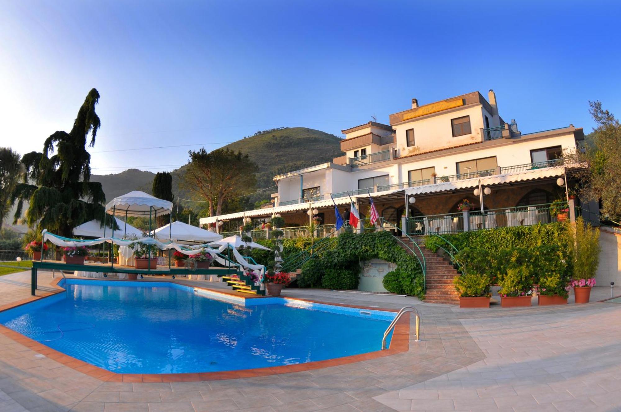 Hotel Diecimare Cava deʼ Tirreni Εξωτερικό φωτογραφία