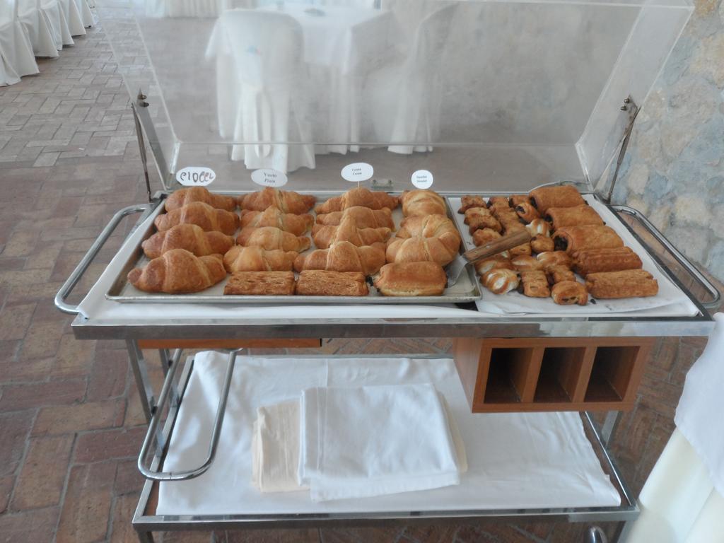 Hotel Diecimare Cava deʼ Tirreni Εξωτερικό φωτογραφία